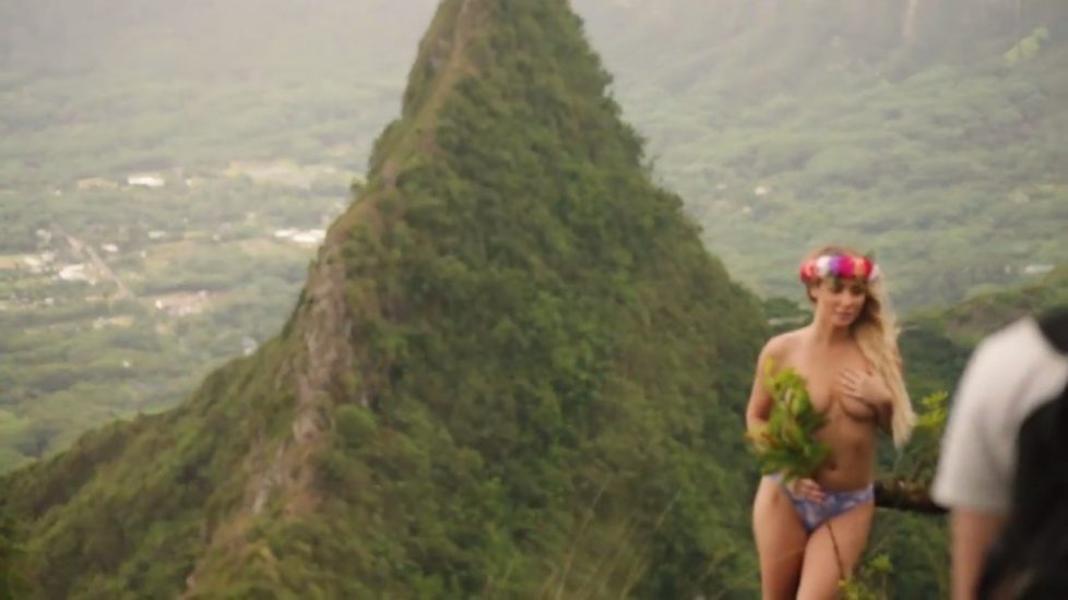 Sara Underwood sexy scene 12 1024x576